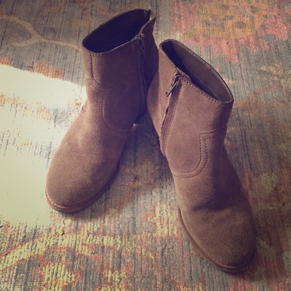 Classic booties in great condition